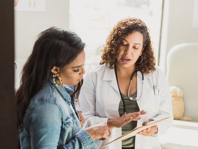 doctor explaining treatment plan to patient